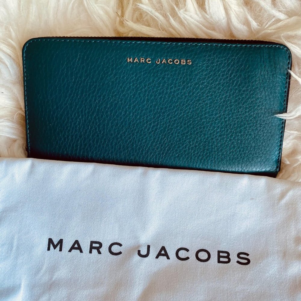 Marc Jacobs Checkbook Wallet